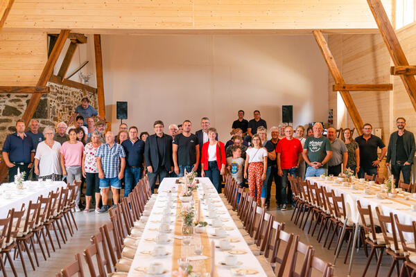 Gruppenbild im Eventstodl im M&uuml;hlenhof M&auml;hring
